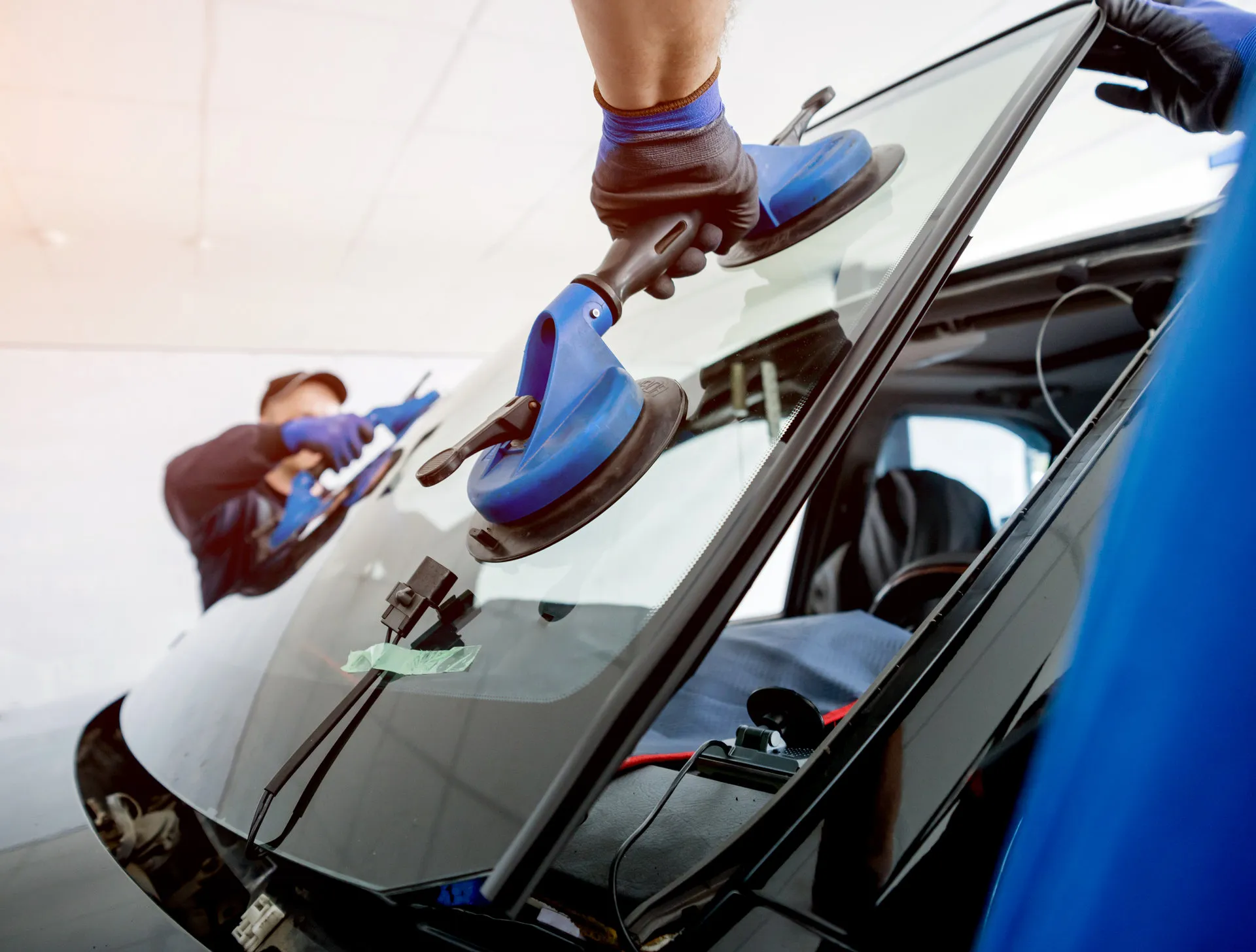 ¿Cuándo cambiar el vidrio panorámico de mi carro? Guía completa 2025